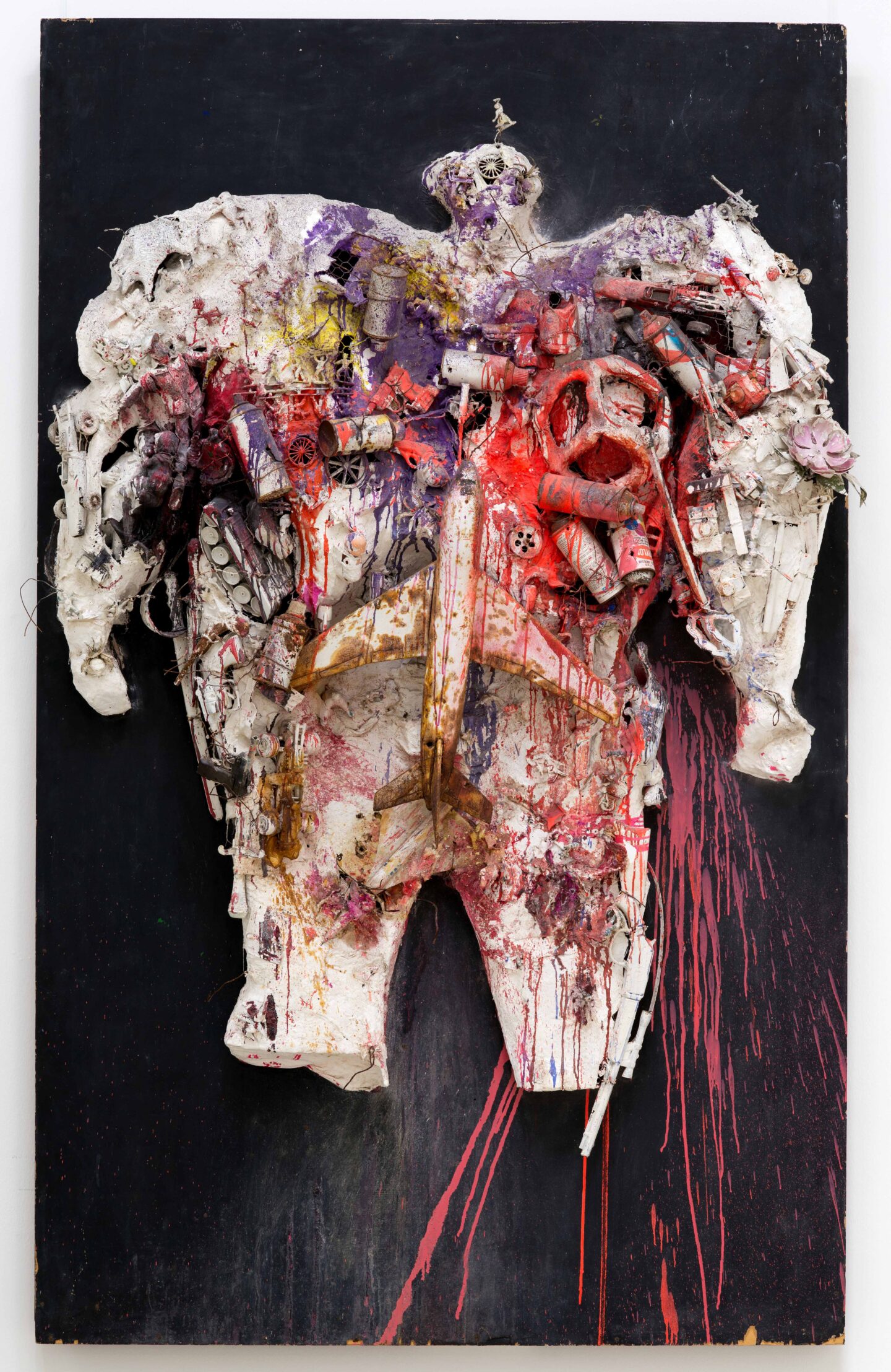 Die schießende Feministin: Niki de Saint Phalle
Schießbild, Gipsfigur mit Farbbeuteln, Plastikspielzeug in der kunst, assemblage
