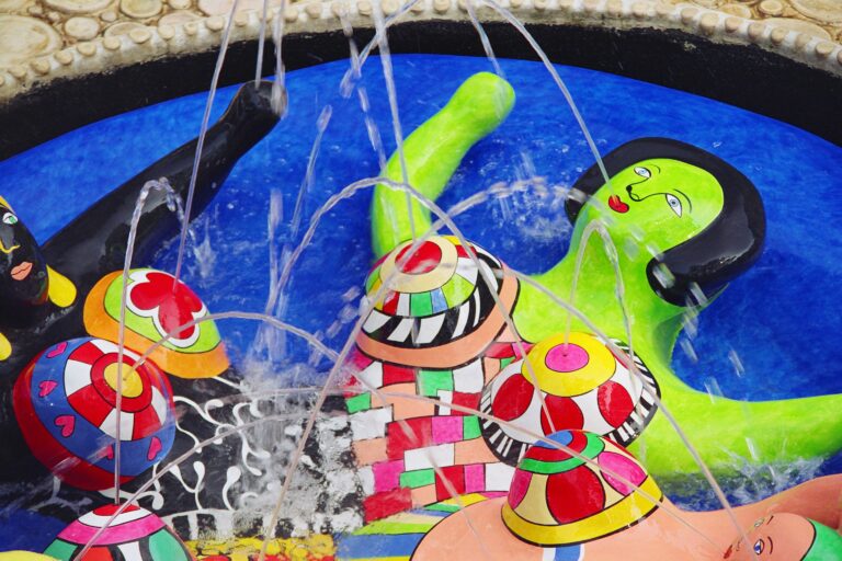 Die schießende Feministin: Niki de Saint Phalle | Was kann Kunst