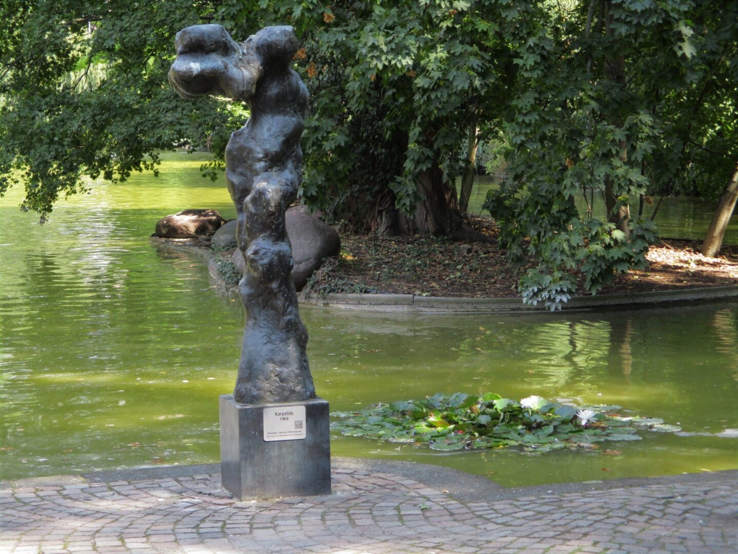 Skulptur Bronze Kyryatide Gerson Fehrenbach Frankfurt Wallanlage
