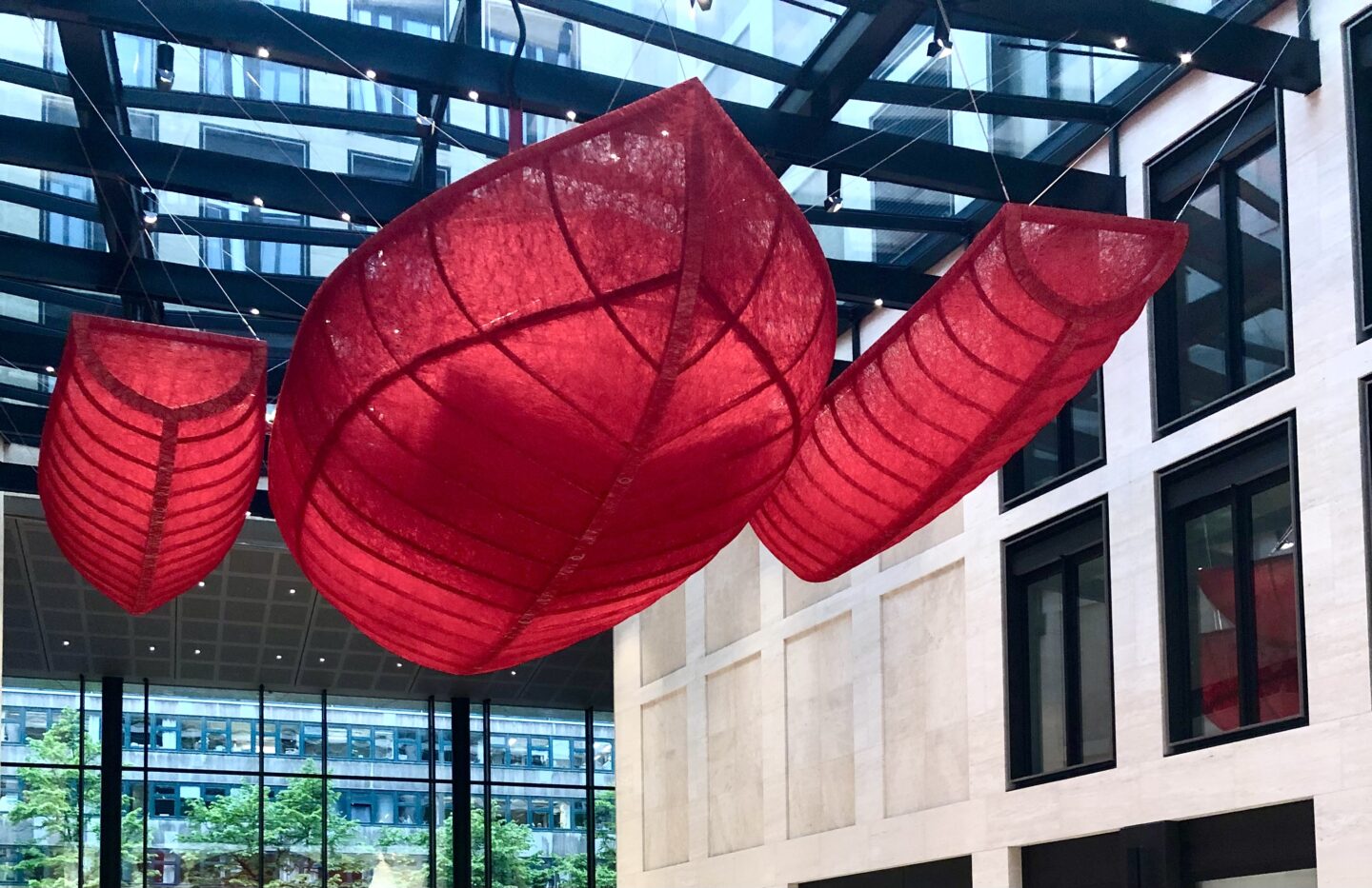 Kunst in Frankfurts neuem Hochhaus, Kostenlos Kunst in Frankfurt genießen – Chiharu Shiota im WINX Tower