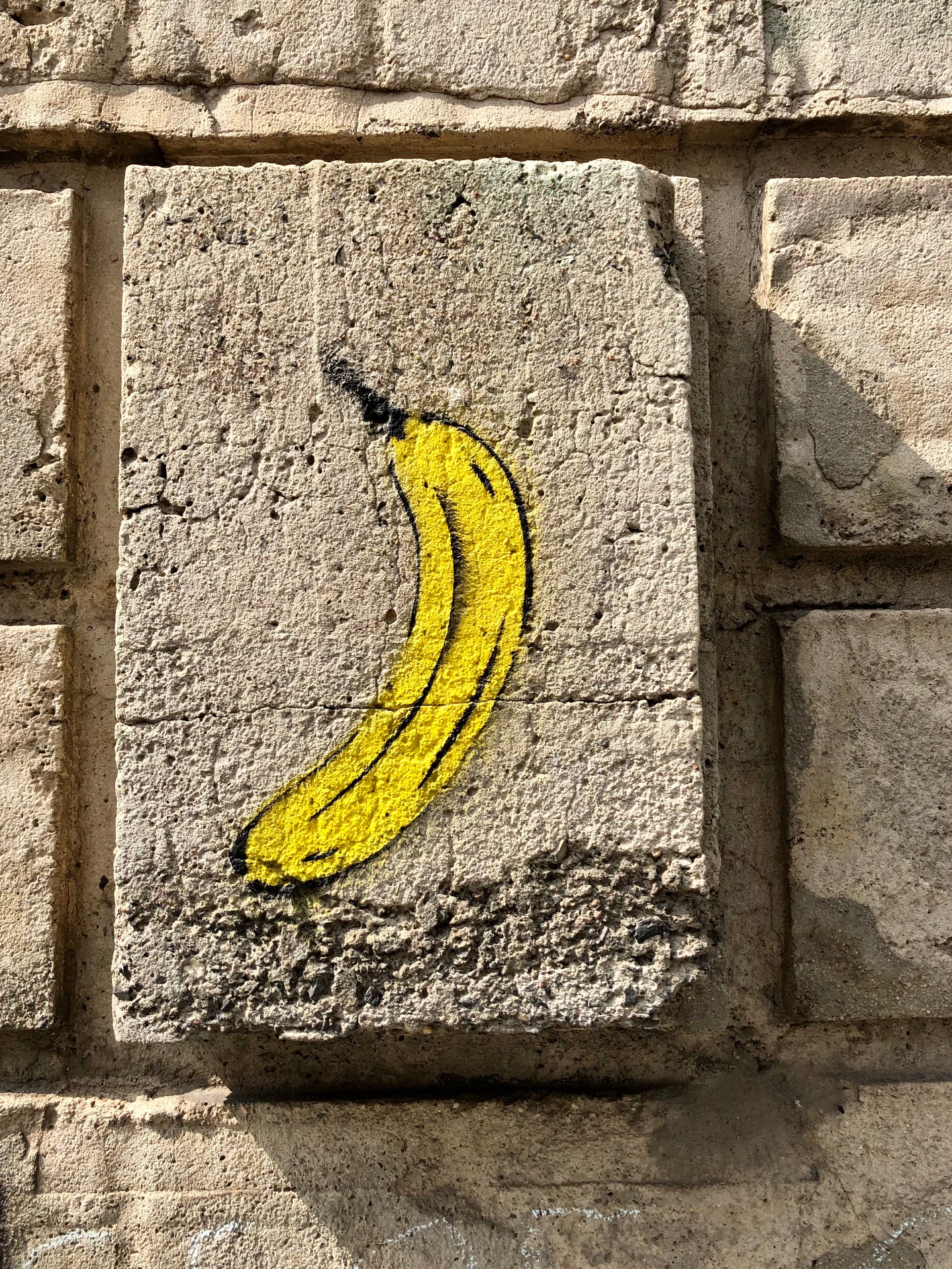 Berlin: Zeitgenössische Kunst im Boros Bunker , Banane für Kunst, Bunkermauer