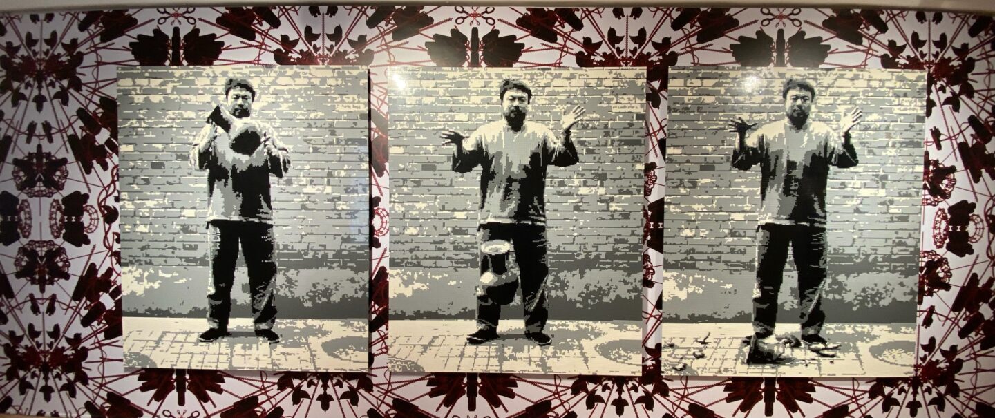 Ai Weiwei, legobild, Vase drop, 2022, Installation in San Giorgio Maggiore, Vase aus der Han-Dynastie
