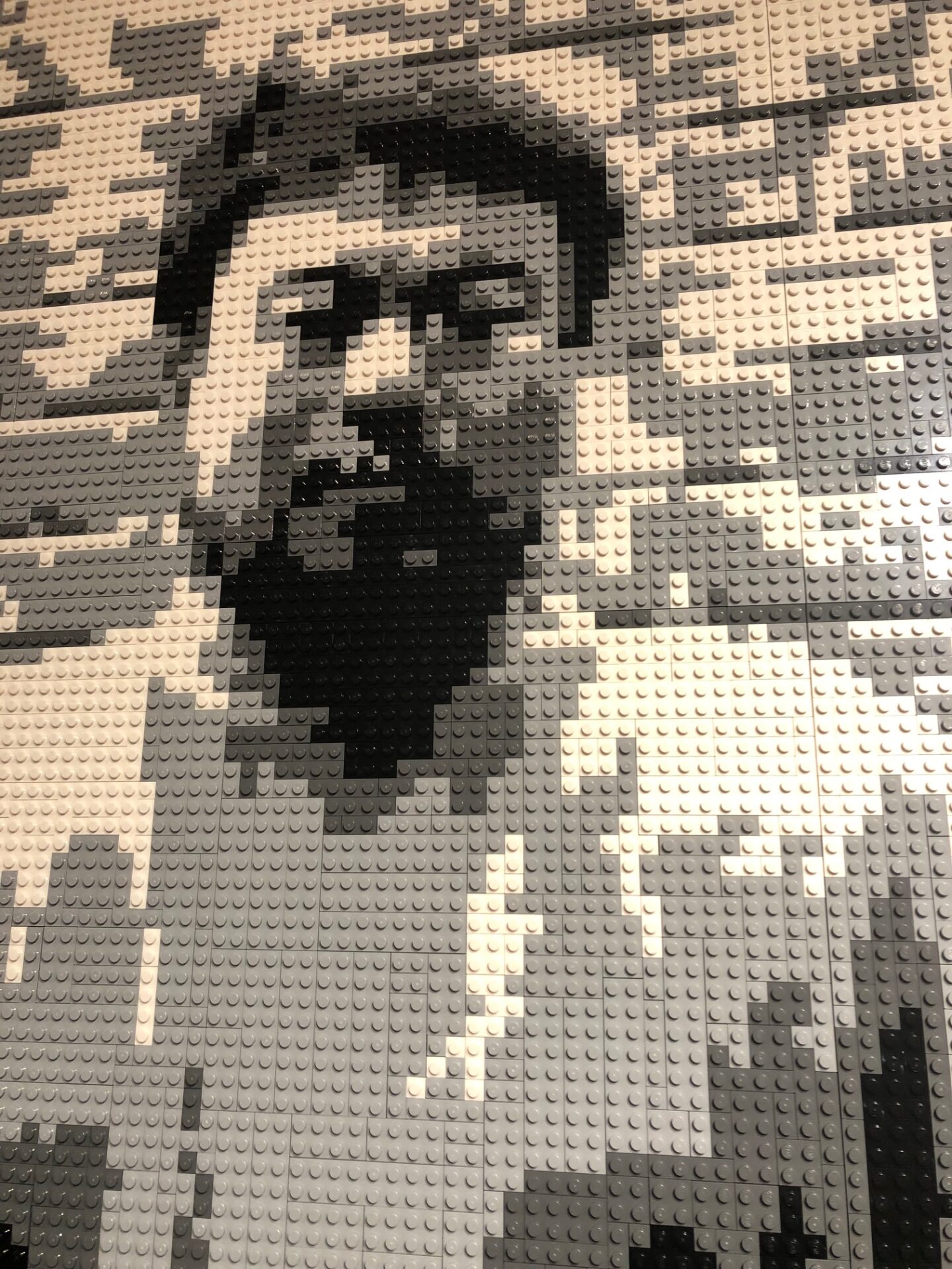 Ai Weiwei, legobild, Vase drop, 2022, Installation in San Giorgio Maggiore, Vase aus der Han-Dynastie