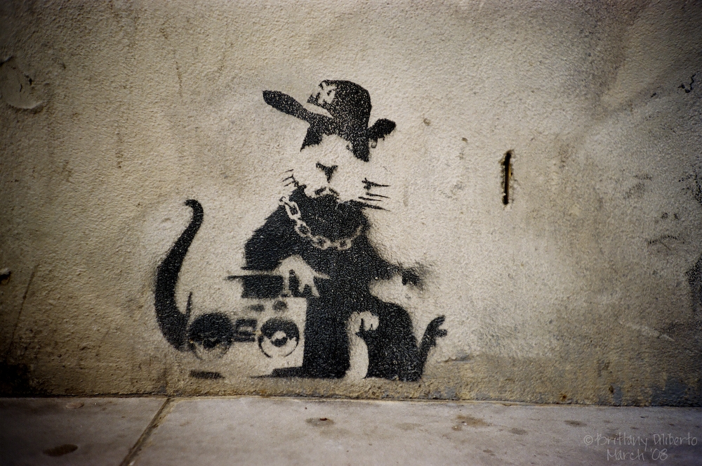 Banksys künstlerischer Aktivismus begeistert die Welt – Graffiti oder Kunst? Ratte Hip Hop, Ghettoblaster Kette cool
