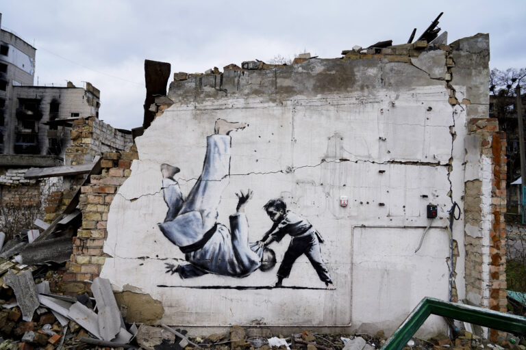 Banksys künstlerischer Aktivismus begeistert die Welt – Graffiti oder Kunst? | Was kann Kunst Banksys künstlerischer Aktivismus begeistert die Welt – Graffiti oder Kunst? | Was kann Kunst
