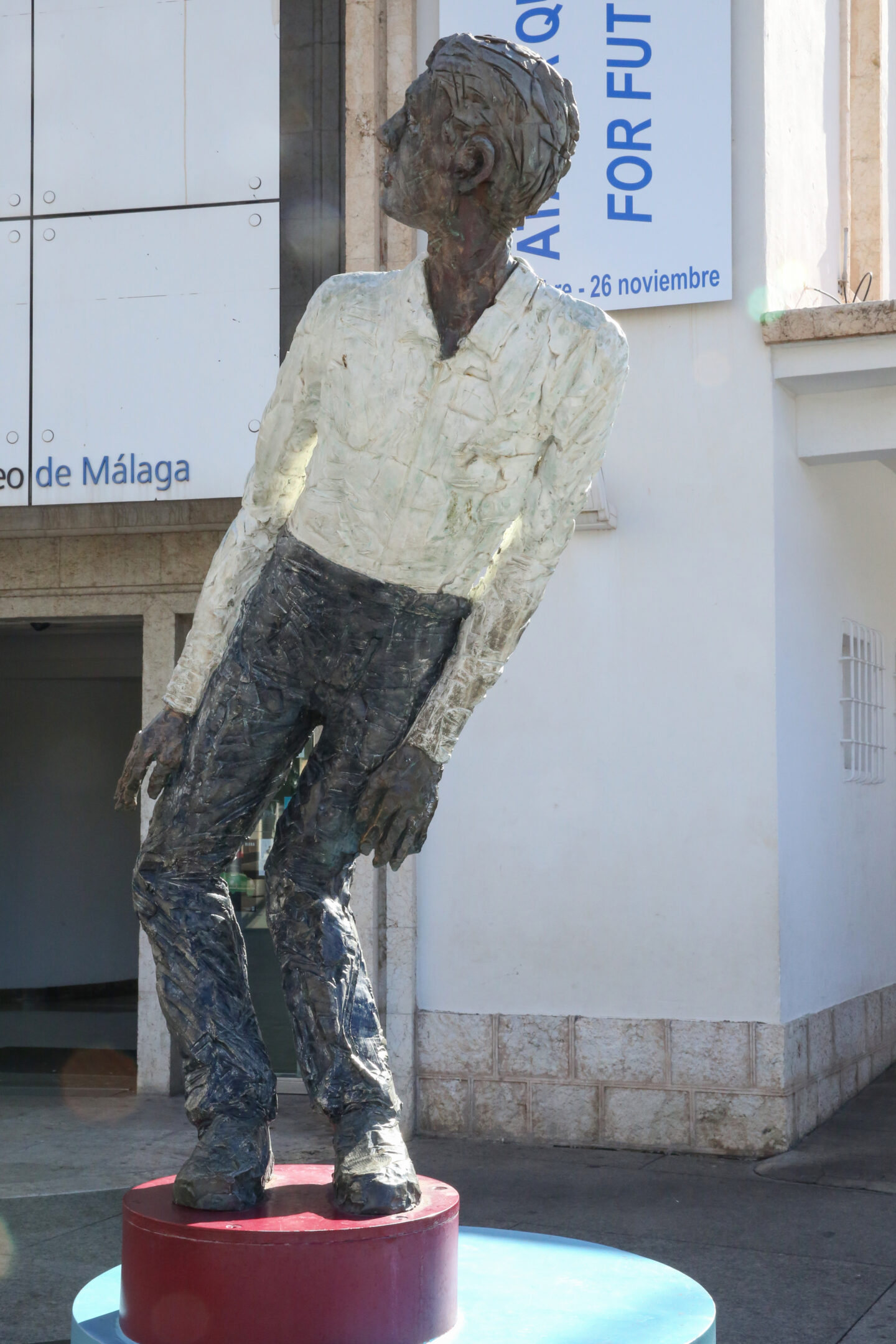 CAC Málaga: Ein zeitgenössisches Juwel abseits des Picasso-Schattens, Skulptur Stephan Balkenhol