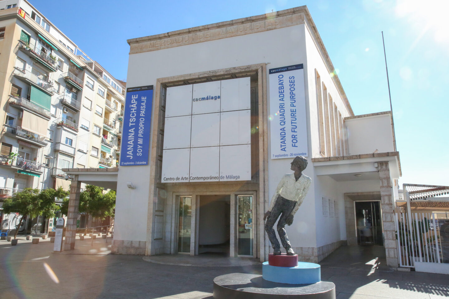 CAC Málaga: Ein zeitgenössisches Juwel abseits des Picasso-Schattens, Skulptur Stephan Balkenhol