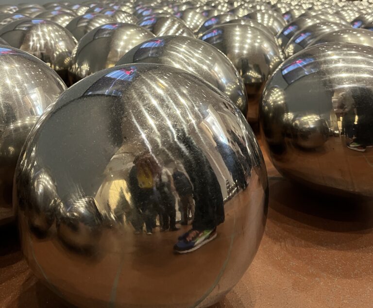 Yayoi Kusama: Punkte die nie aufhören | Was kann Kunst Yayoi Kusama, Kugeln, Yayoi Kusama: Punkte die nie aufhören: