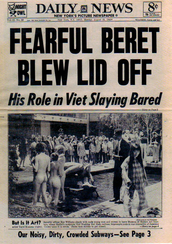 Yayoi Kusama: Punkte die nie aufhören | Was kann Kunst Titelseite Daily News, 25.8.1969, Foto zum Happening von Yayoi Kusama Grand Orgy to Awaken the Dead im MoMA,