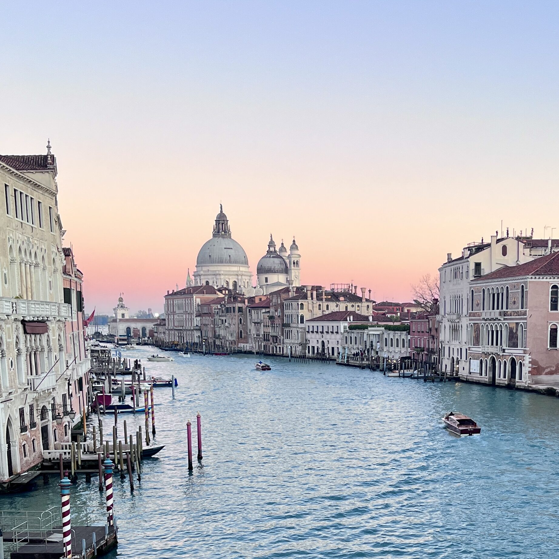 Venedig: kurzer Reiseführer einer Kunstbegeisterten | Was kann Kunst Venedig: kurzer Reiseführer einer Kunstbegeisterten, eigenes foto von der academia auf die Santa Maria della Salute