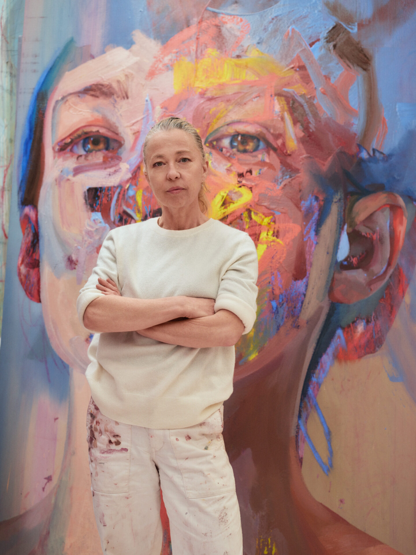 Jenny Saville
Portrait
© Jenny Saville. All rights reserved, DACS 2026
künstlerin Saville vor einem ihrer großen Bilder