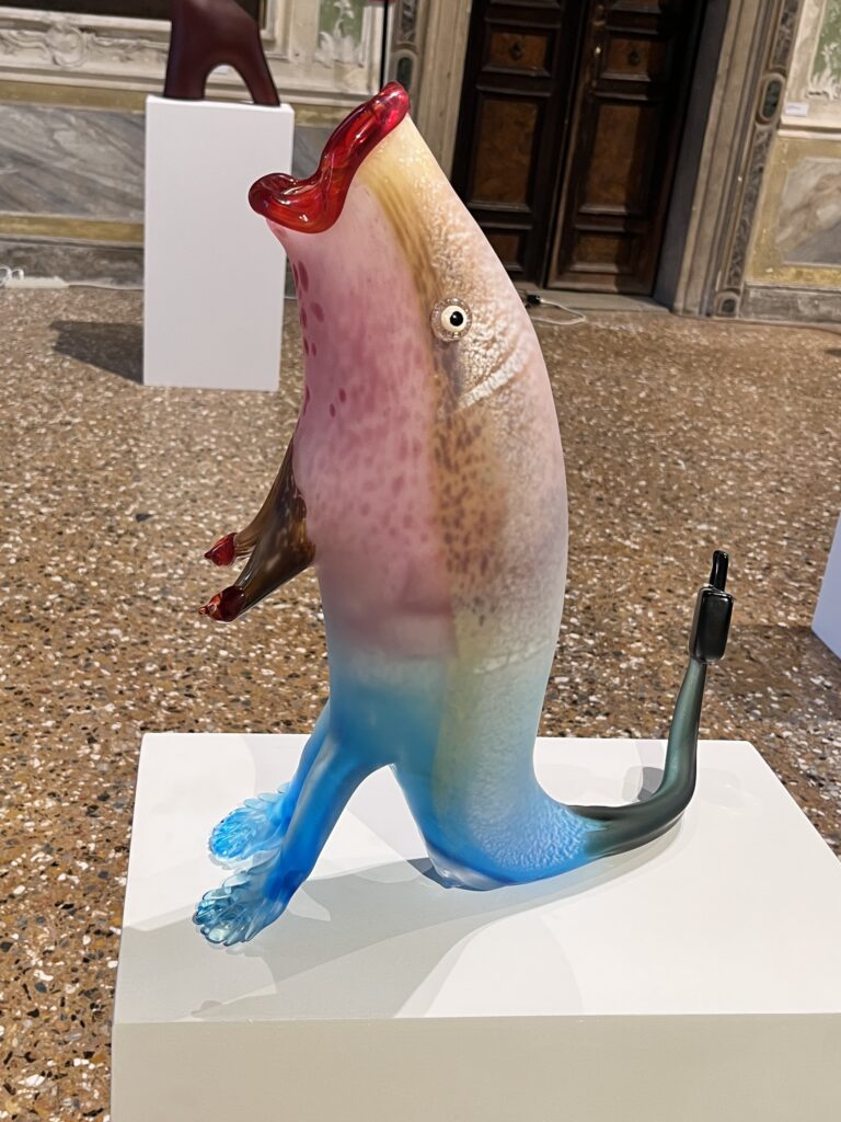 Glasstress 2026, Ausstellungsansicht, Venedig, Palazzo Ca' Tron, Fisch von Laure Prouvost